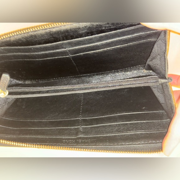 Final price Michael Kors Astor Quilted Metallic Gold Studded Leather Zip Wallet - Picture 4 of 6